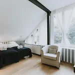 Mimi 4*