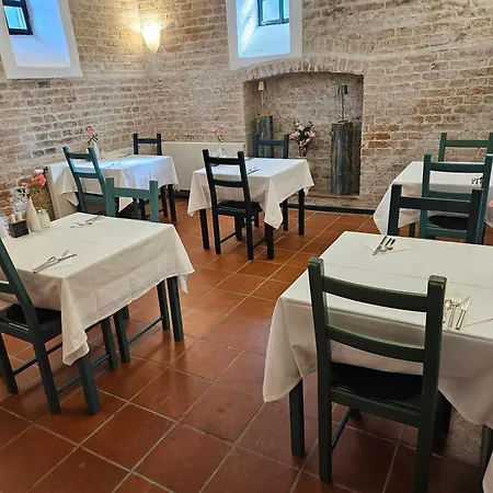 Alojamento de Acomodação e Pequeno-almoço Mimi Sopron